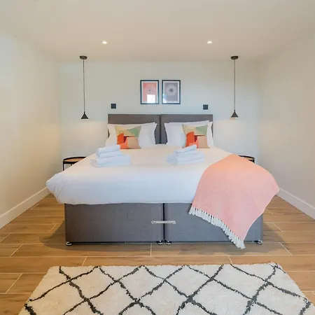 By Birch * 莱伯恩