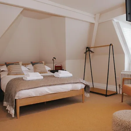 By Birch * 莱伯恩